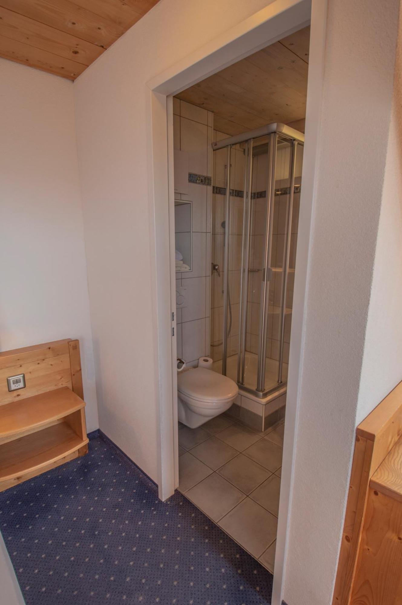 Hotel Eggishorn Fiesch Room photo